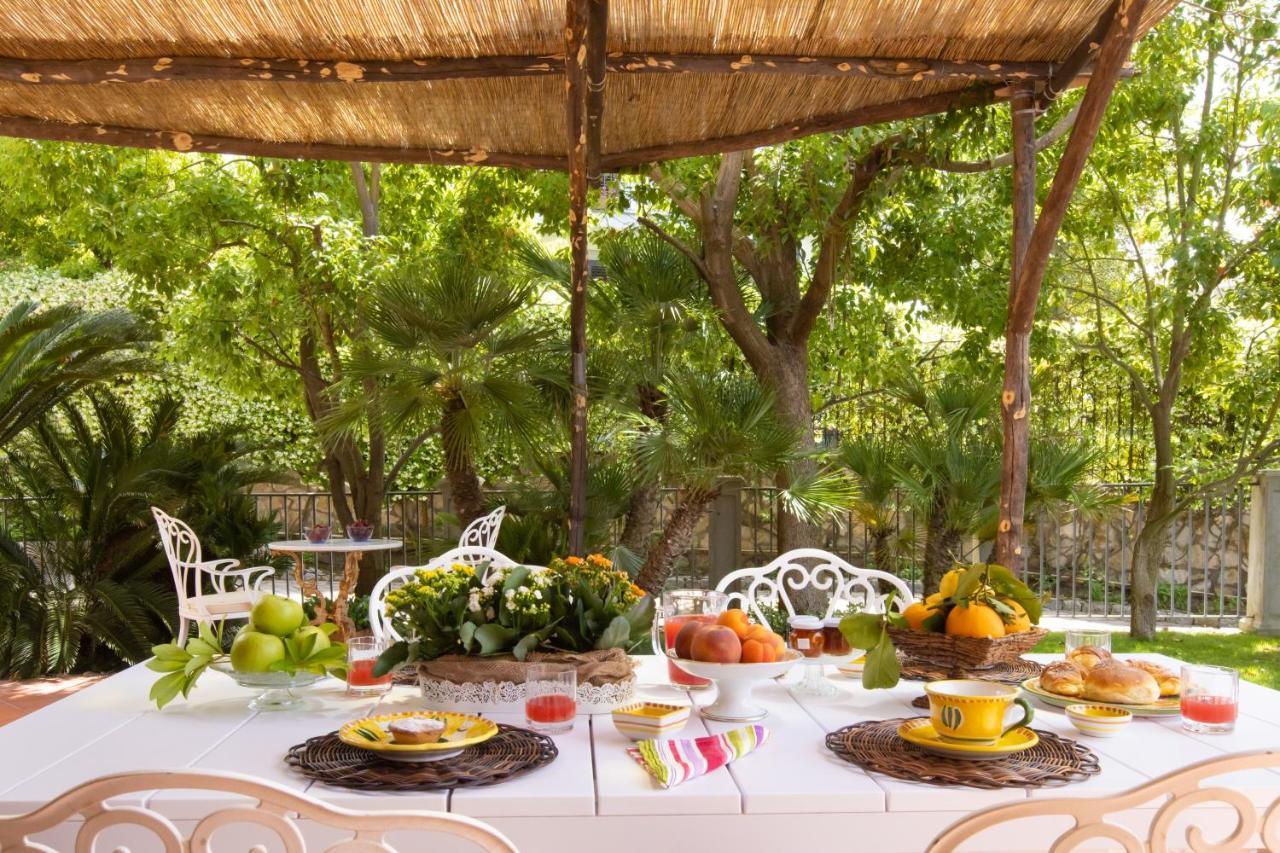 Villa Solatia มัสซาลูเบรนเซ ภายนอก รูปภาพ