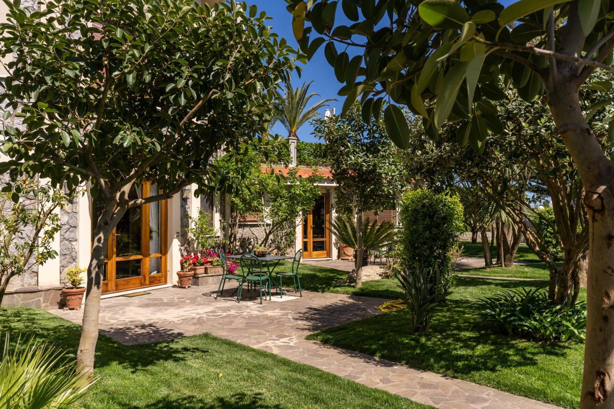 Villa Solatia มัสซาลูเบรนเซ ภายนอก รูปภาพ
